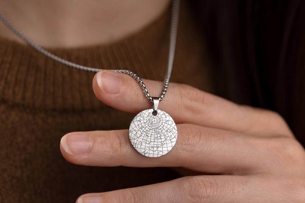 Individualizuotas žvaigždžių žemėlapio vėrinys Jam, personalizuota gimtadienio ar jubiliejaus dovana vyrams, graviruoti žvaigždžių žemėlapio papuošalai, S-014