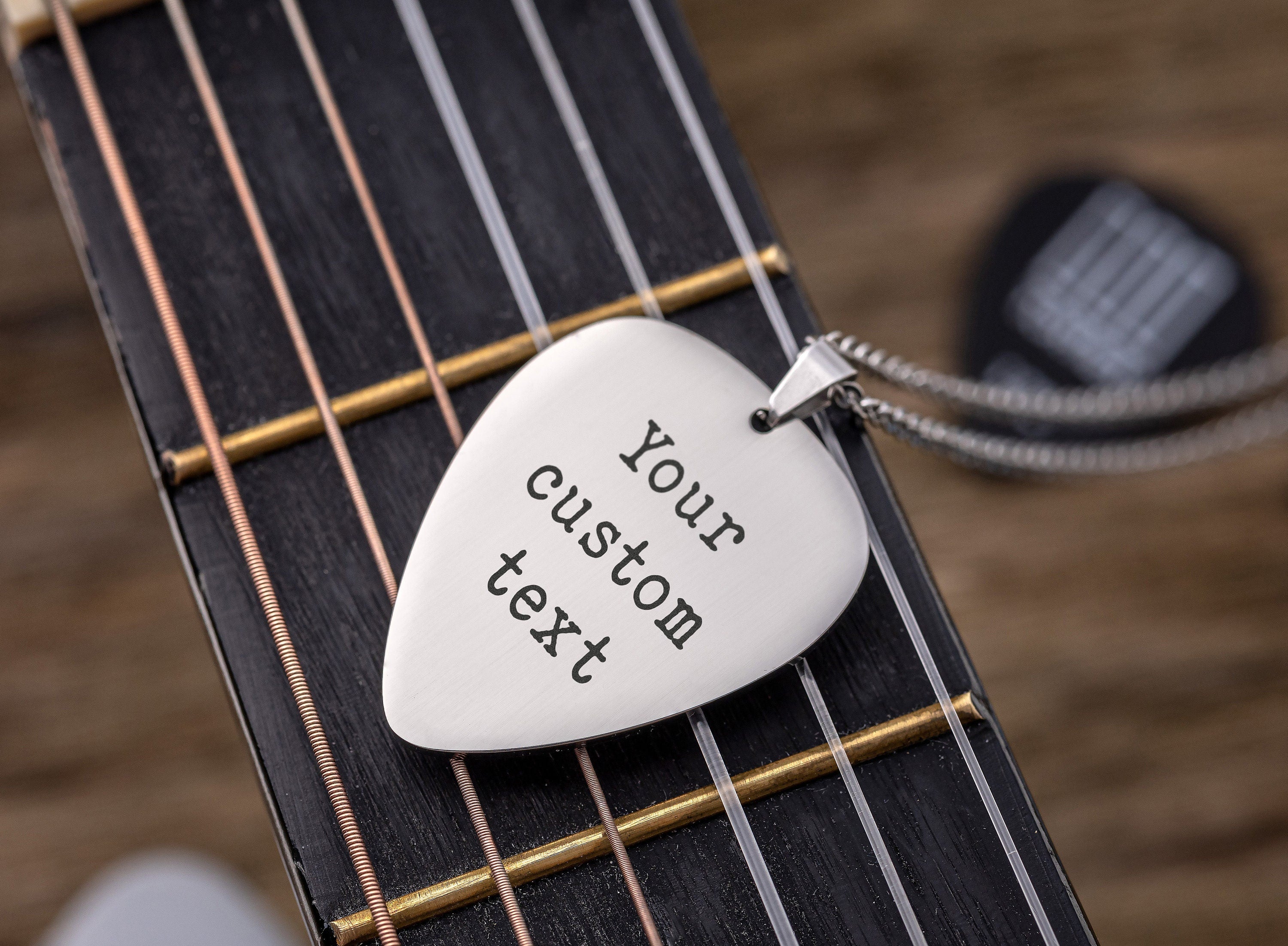 Personalizuotas gitaros mediatoriaus vėrinys su pasirinktiniu tekstu, muzikos mylėtojo dovana vaikinui ar merginai, graviruoti muzikanto papuošalai, S-018