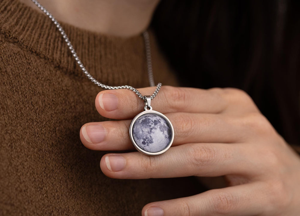 Mėnulio fazė jūsų ypatingą dieną ir užrašas ant galinės pakabuko pusės, personalizuota gimtadienio arba sukakties dovana jam ar jai, S-075
