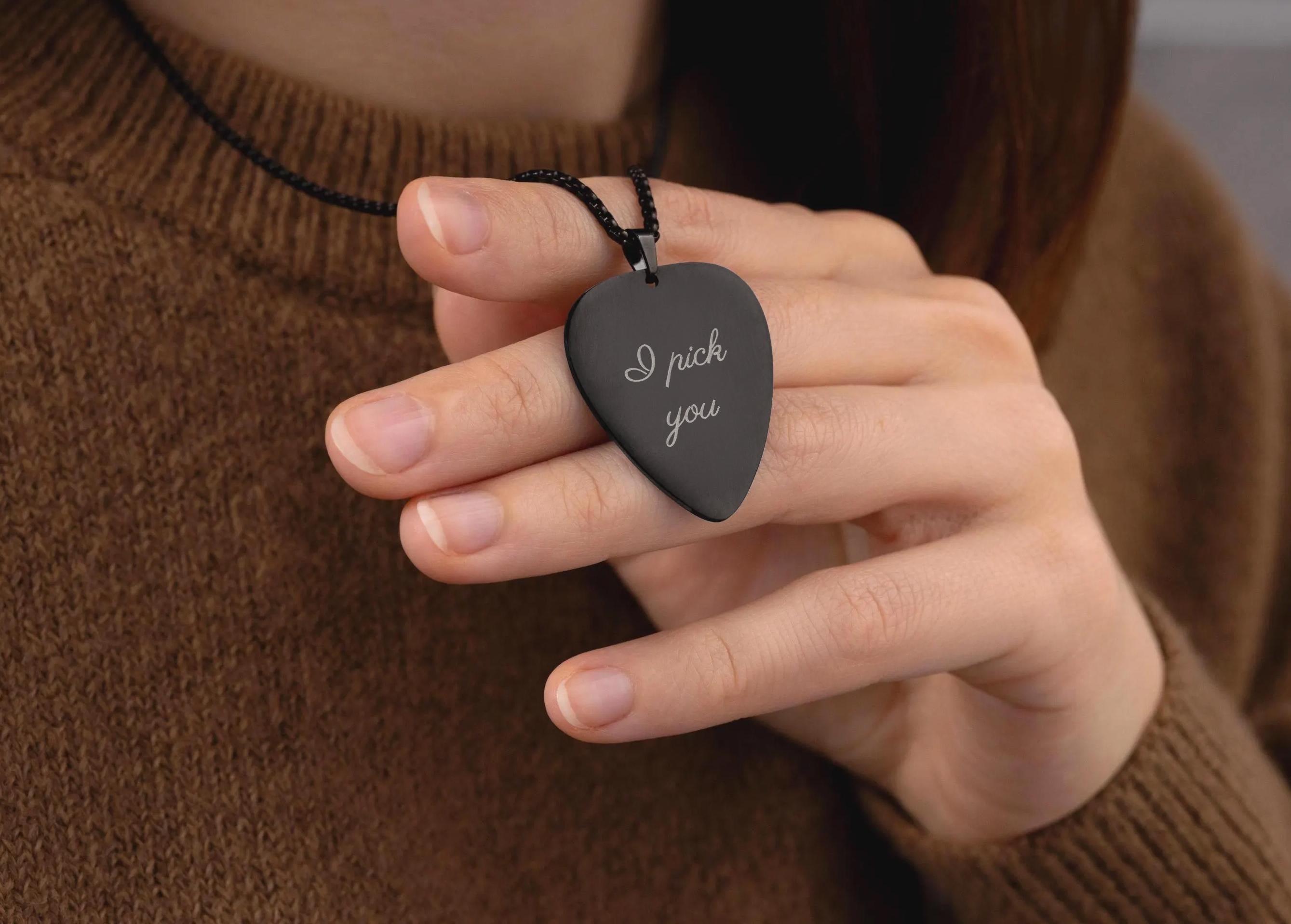Personalizuotas gitaros mediatoriaus vėrinys vaikinui ar merginai, muzikinis pakabukas su graviruotu Jūsų pasirinktiniu tekstu, S-019