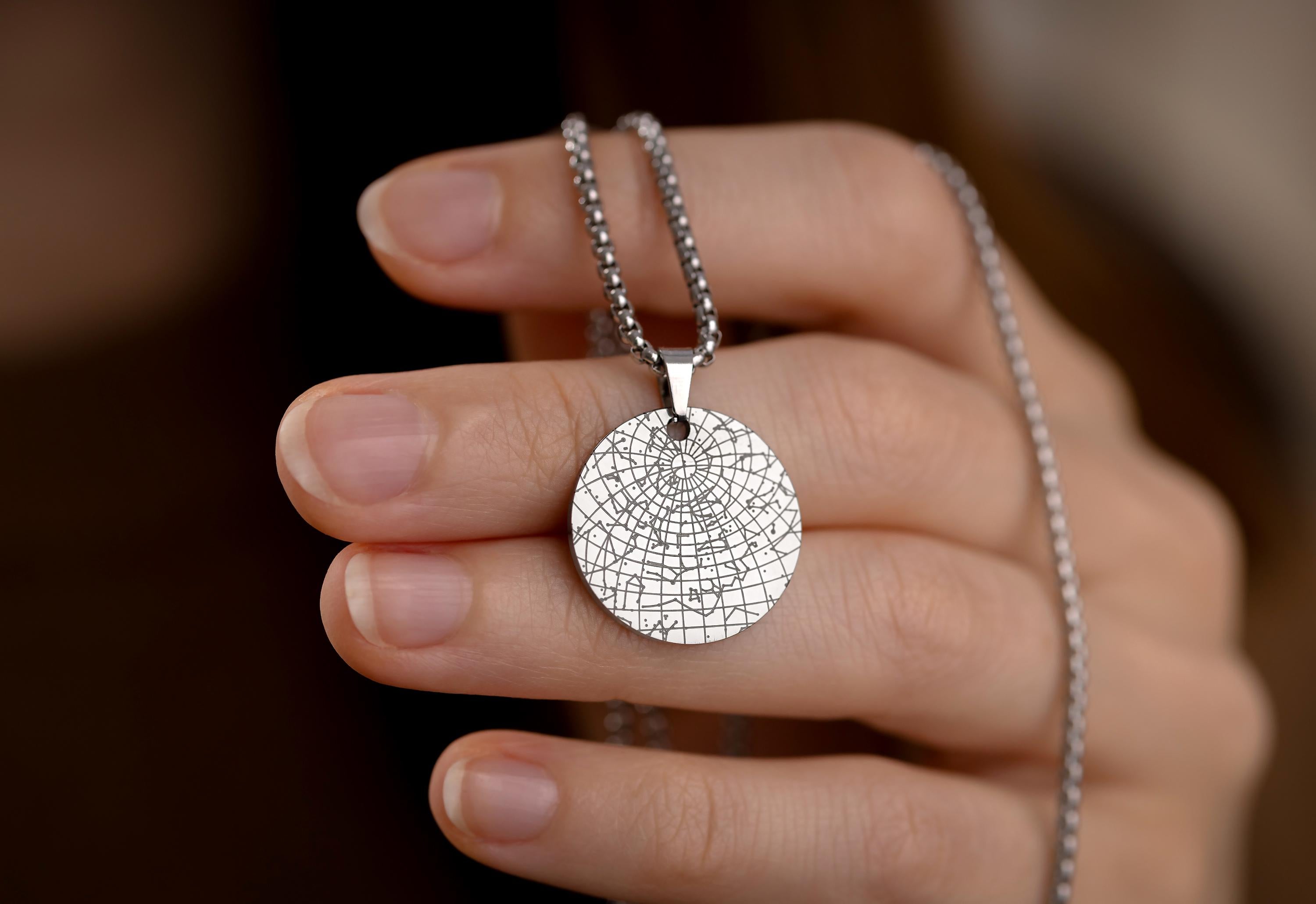 Individualizuotas žvaigždžių žemėlapio vėrinys Jam, personalizuota gimtadienio ar jubiliejaus dovana vyrams, graviruoti žvaigždžių žemėlapio papuošalai, S-014