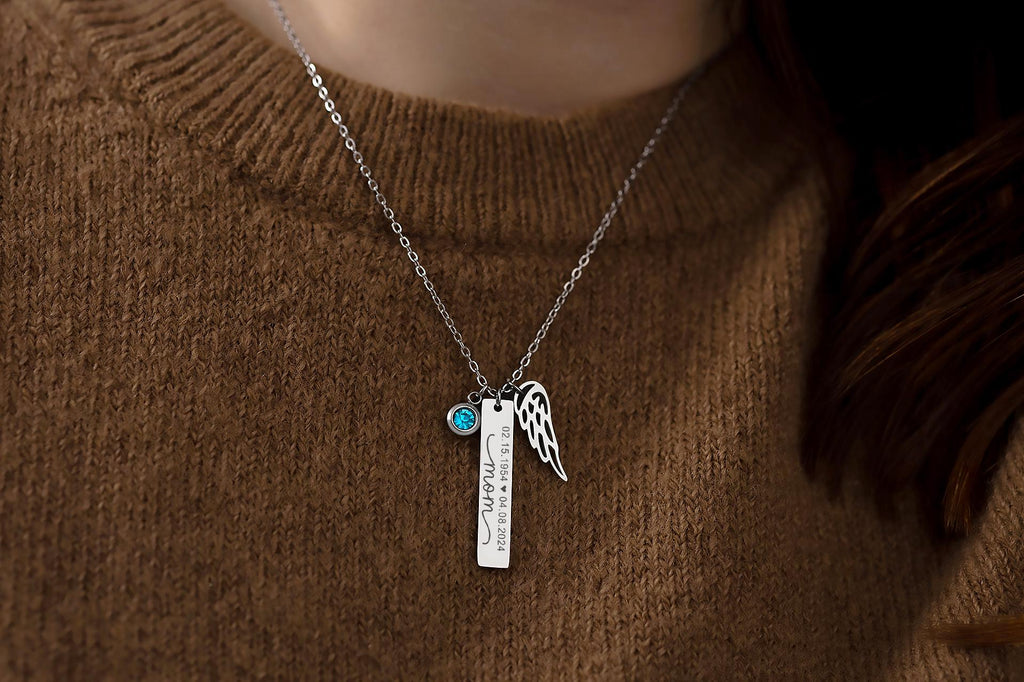 Mamos netekties atminimo pakabukas, personalizuotas inicialų pakabukas su sparnu ir gimimo akmeniu, motinos netekties papuošalai, S-050