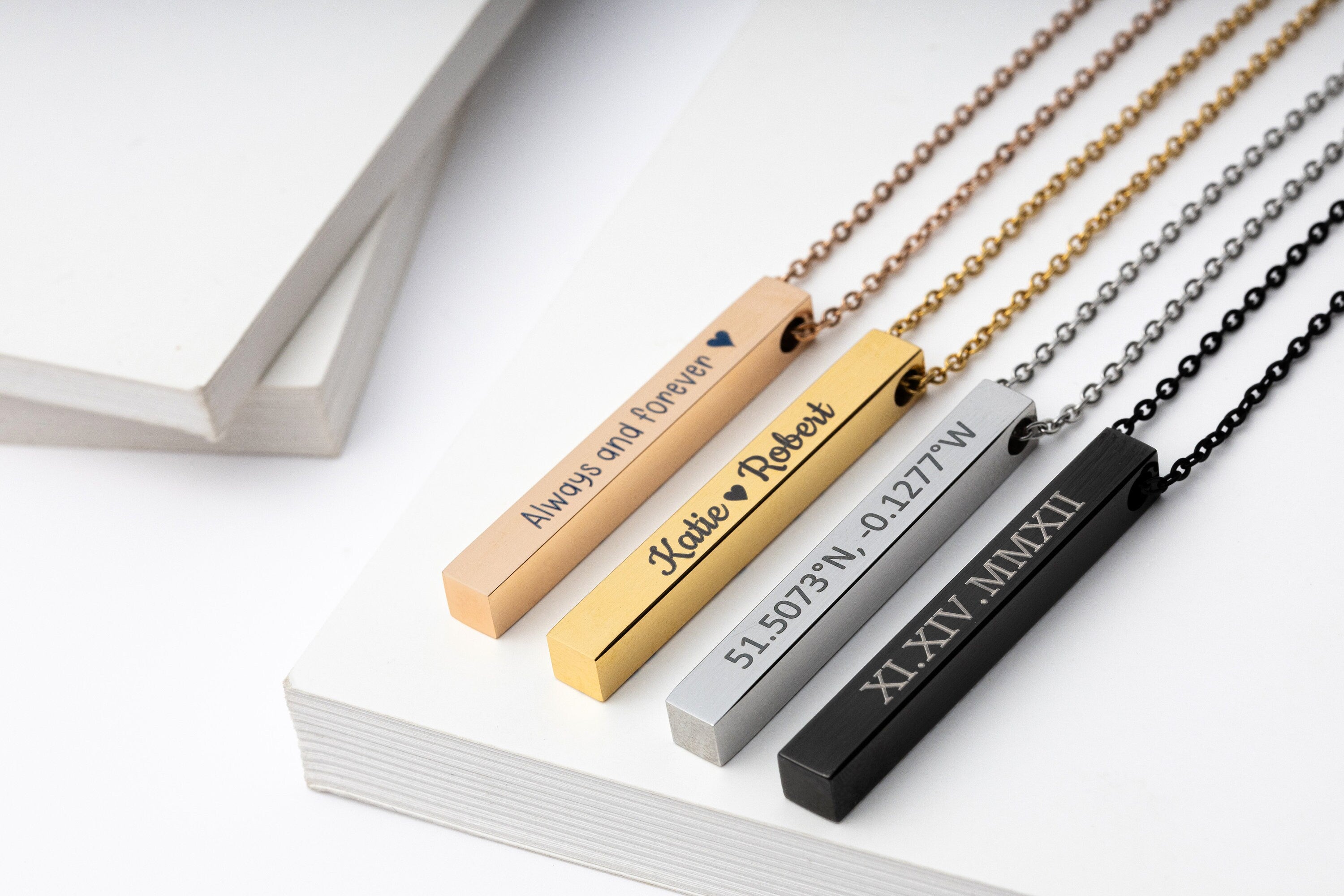 Morsės abėcėlės vėrinys su slapta žinute, 4 pusių 3D strypo pakabukas, personalizuota dovana jai arba jam, dovana merginai / vaikinui, S-062