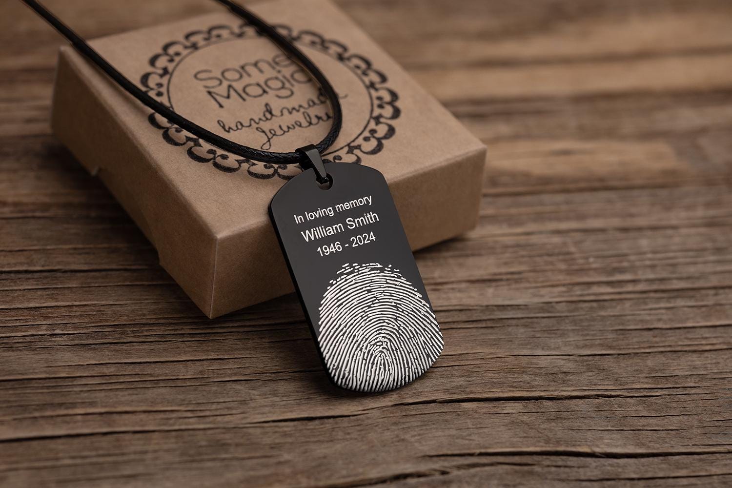 Personalizuotas atminimo pakabukas su piršto antspaudu ir ranka rašytu tekstu, individualizuota atminimo dovana jam, gedint tėvo, žmonos ar sūnaus netekties, S-045
