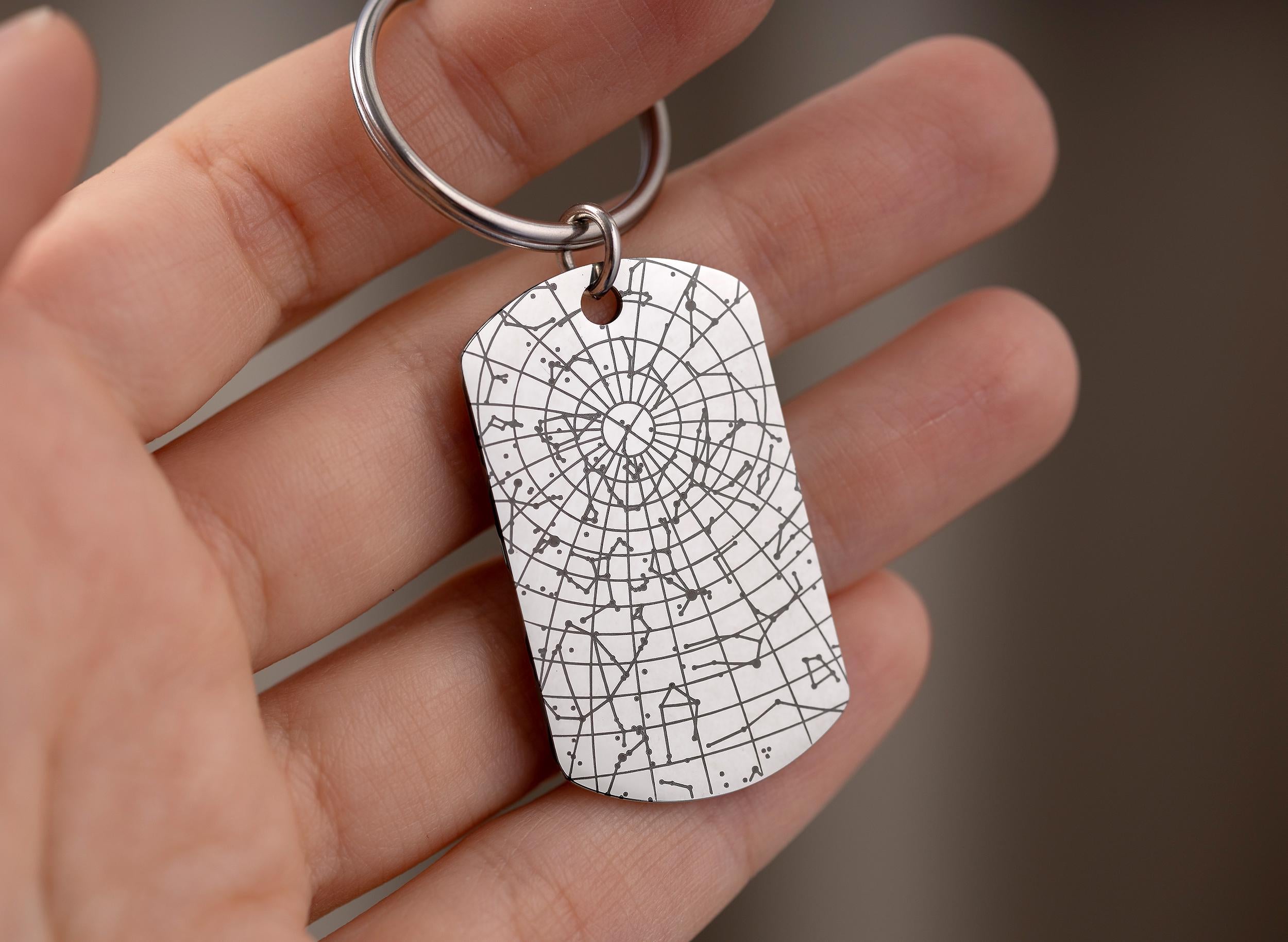 Individualizuotas žvaigždėlapis pagal datą raktų pakabukas, jubiliejaus dovana jam, kariško žetono dovana vaikinui, gimtadienio dovana vyrams, S-051