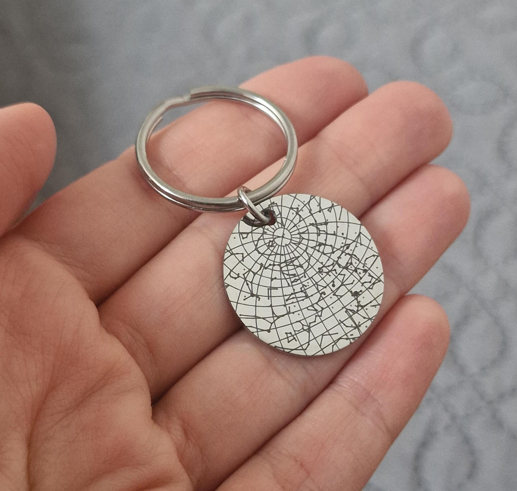 Unikalus žvaigždėlapių raktų pakabukas pagal datą, graviruotas naktinio dangaus raktų pakabukas, personalizuotas žvaigždžių žemėlapis, jubiliejaus, gimtadienio dovana jam ar jai, S-016