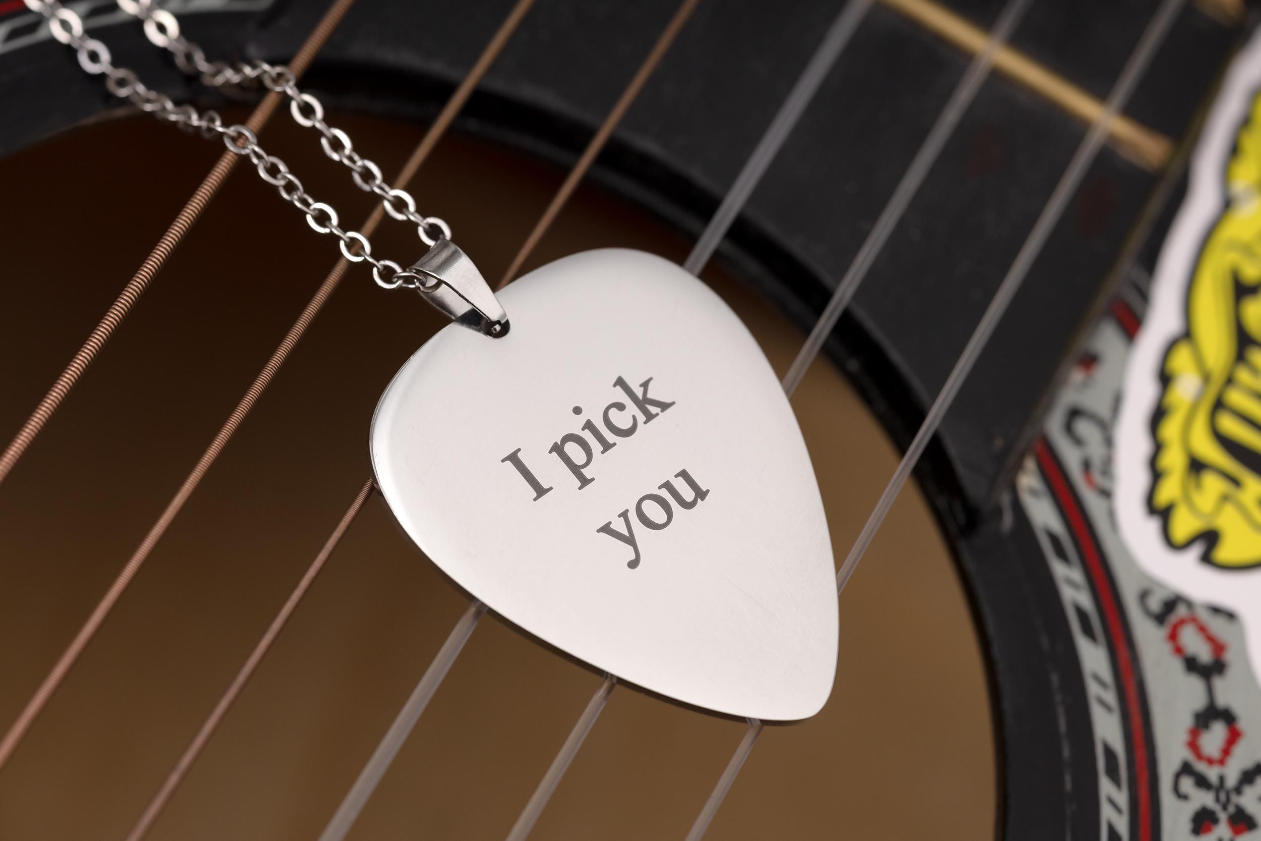 Personalizuotas gitaros mediatoriaus vėrinys, dovana vaikinui, merginai, gitaristui, muzikantui ar muzikos mylėtojui, graviruotas sidabrinis papuošalas, S-018