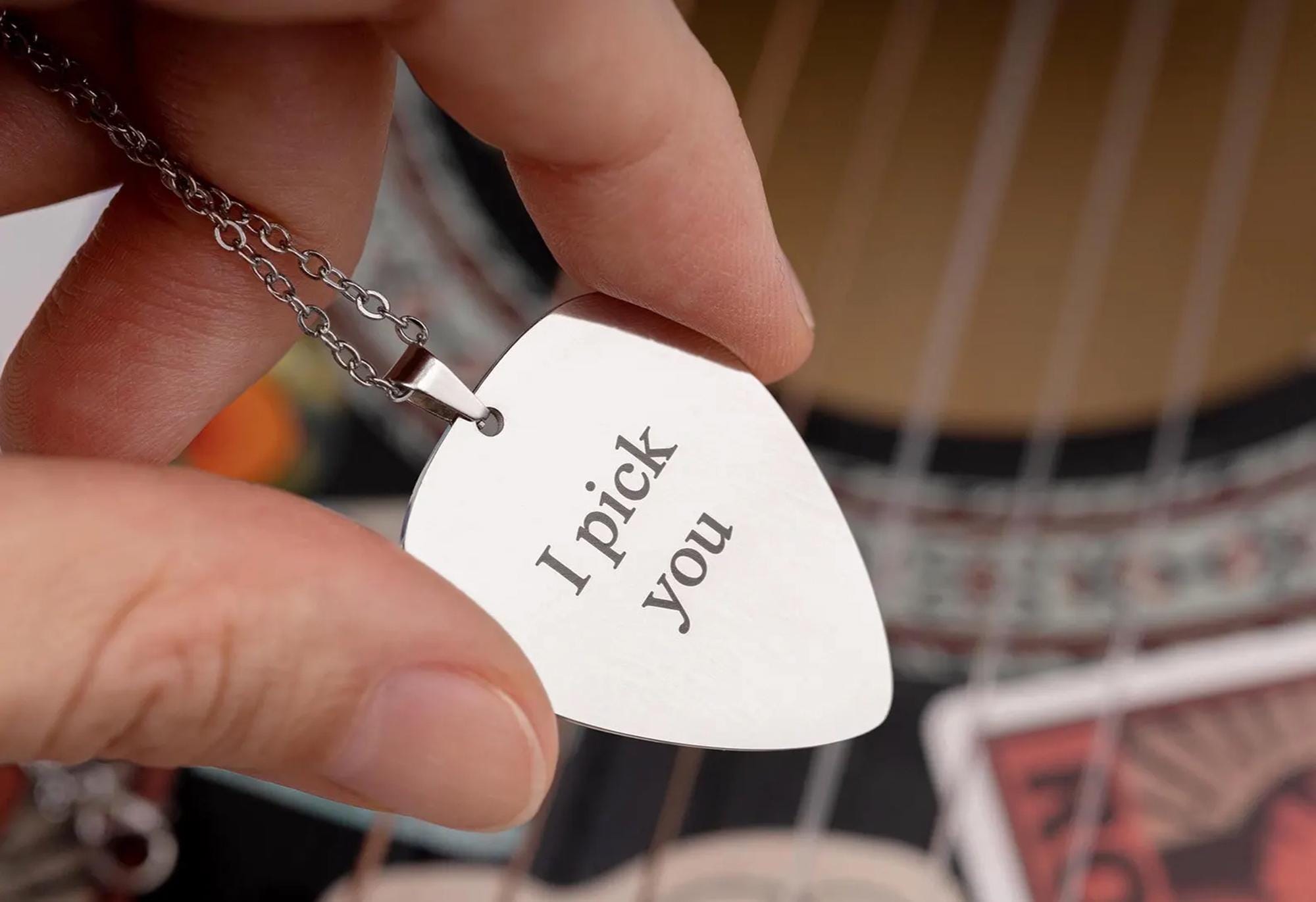 Personalizuotas gitaros mediatoriaus vėrinys, dovana vaikinui, merginai, gitaristui, muzikantui ar muzikos mylėtojui, graviruotas sidabrinis papuošalas, S-018