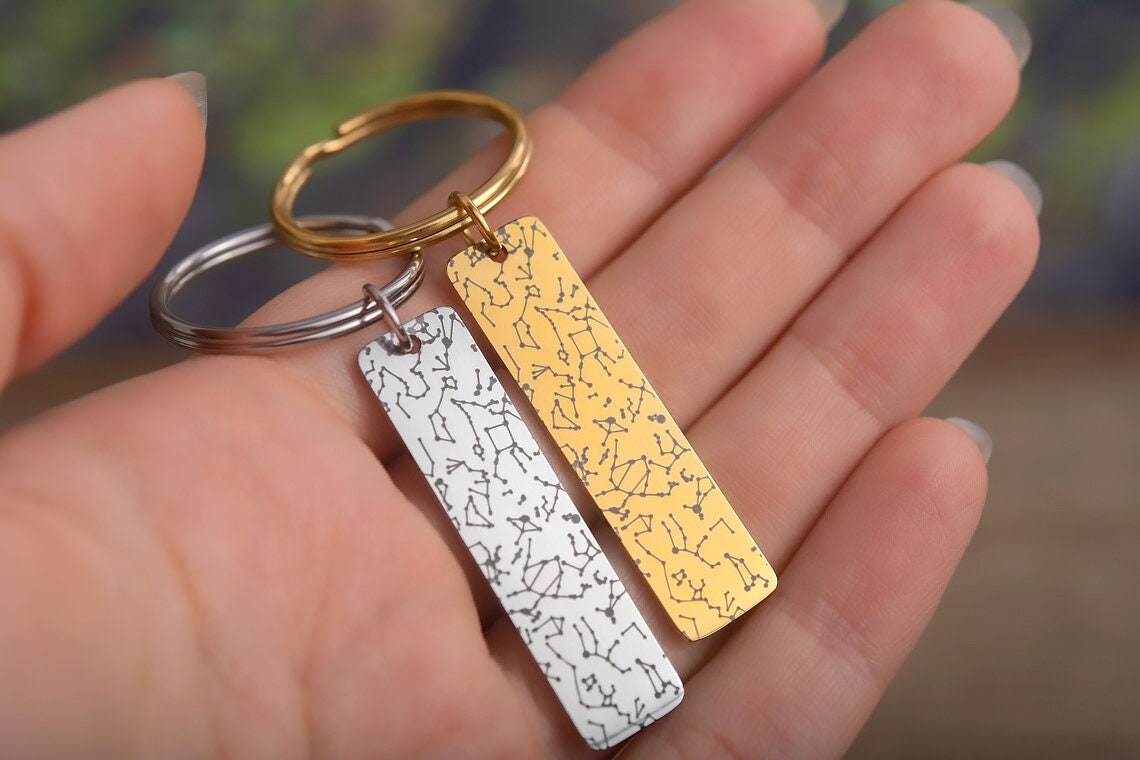 Žvaigždžių žemėlapis pagal datą raktų pakabukas, Individualiai išgraviruotas nakties dangaus raktų pakabukas, Personalizuota dovana moterims ar vyrams metinių ar gimtadienio proga, S-057