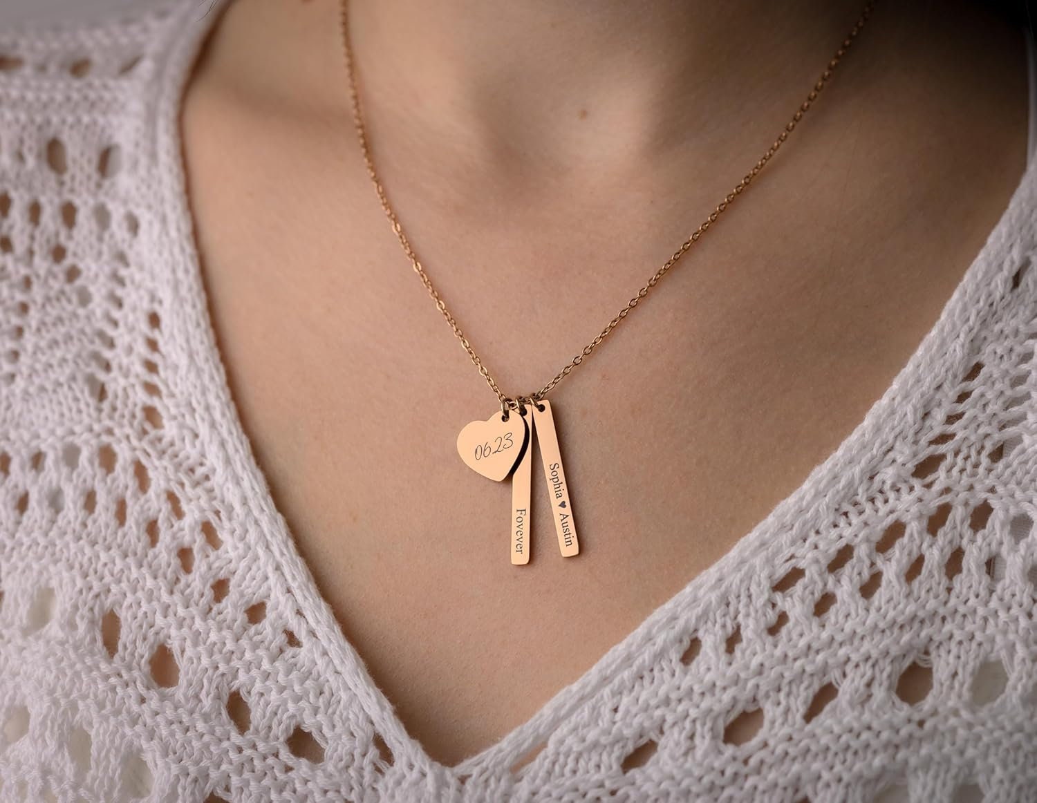 Vėrinys su vaikų vardais – Motinos dienos dovana mamai, personalizuotas graviruotas širdelės ir juostelės formos papuošalas mamai su vaikų vardais, S-055