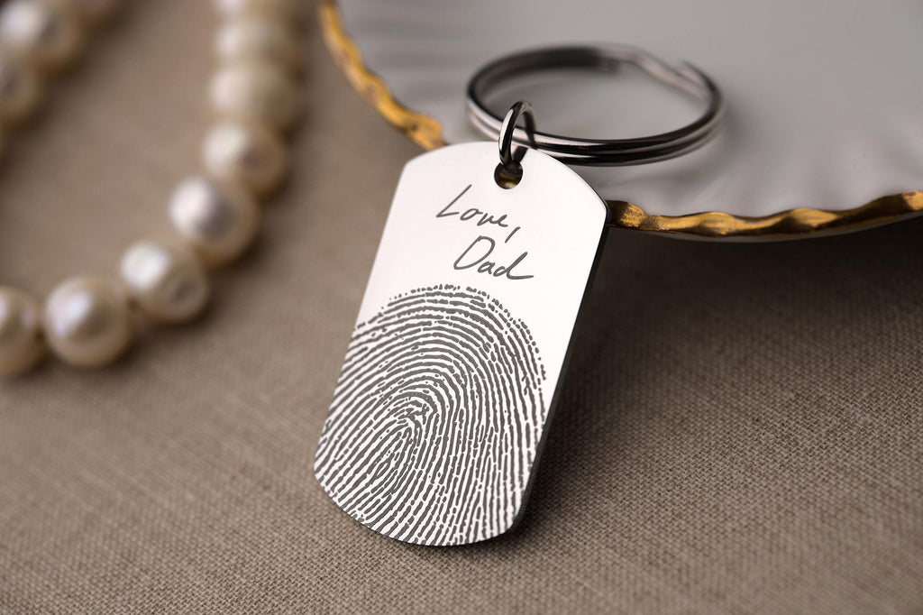 Personalizuotas piršto atspaudo raktų pakabukas su rašysena, individualiai graviruota atminimo dovana netekus tėvo ar sūnaus, atminimo gedulo dovana, S-042