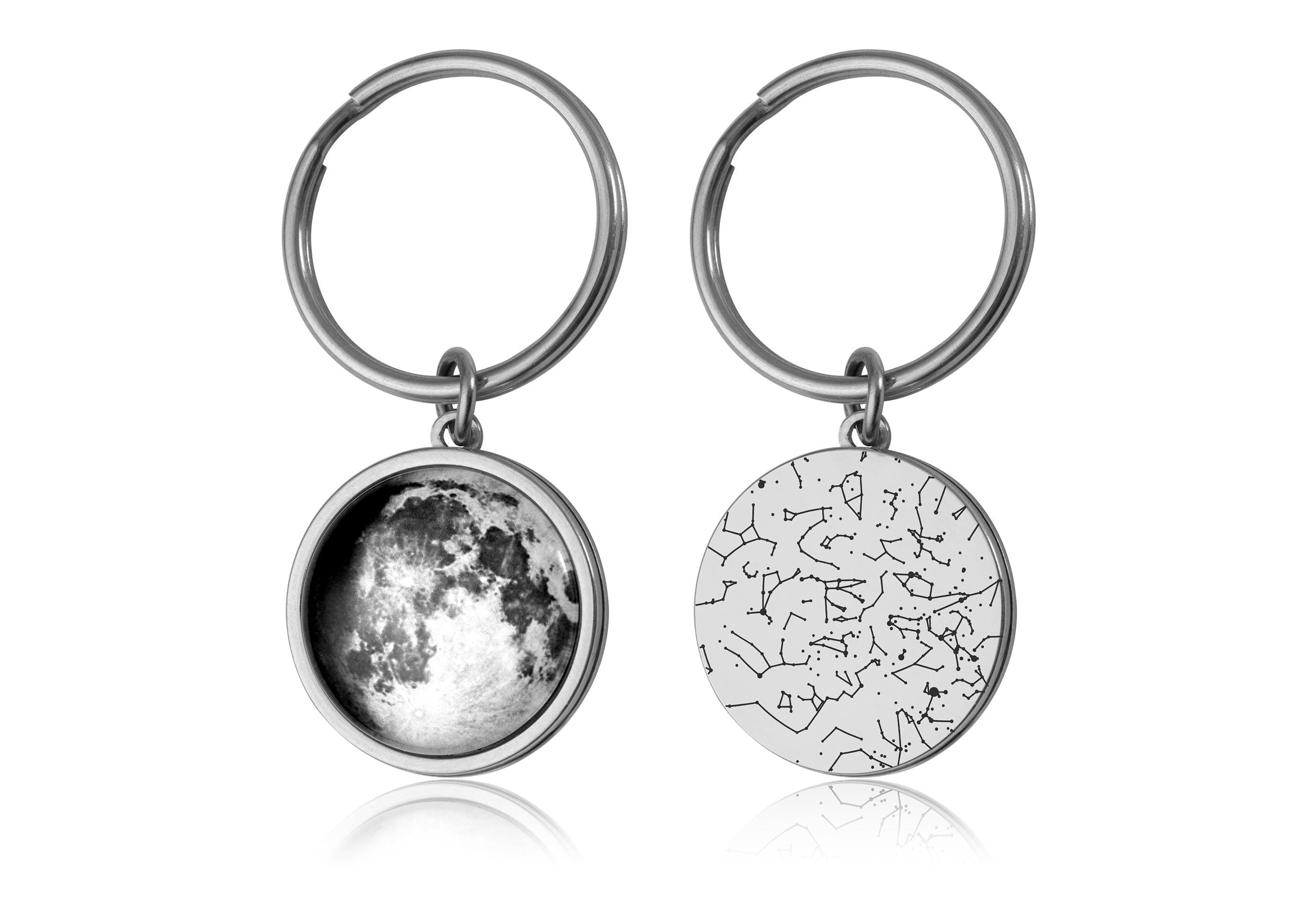 Žvaigždžių žemėlapis ir mėnulio fazė pagal datą ir vietą raktų pakabukas, dvipusis individualizuotas raktų pakabukas, personalizuota jubiliejaus ar gimtadienio dovana jam, S-007