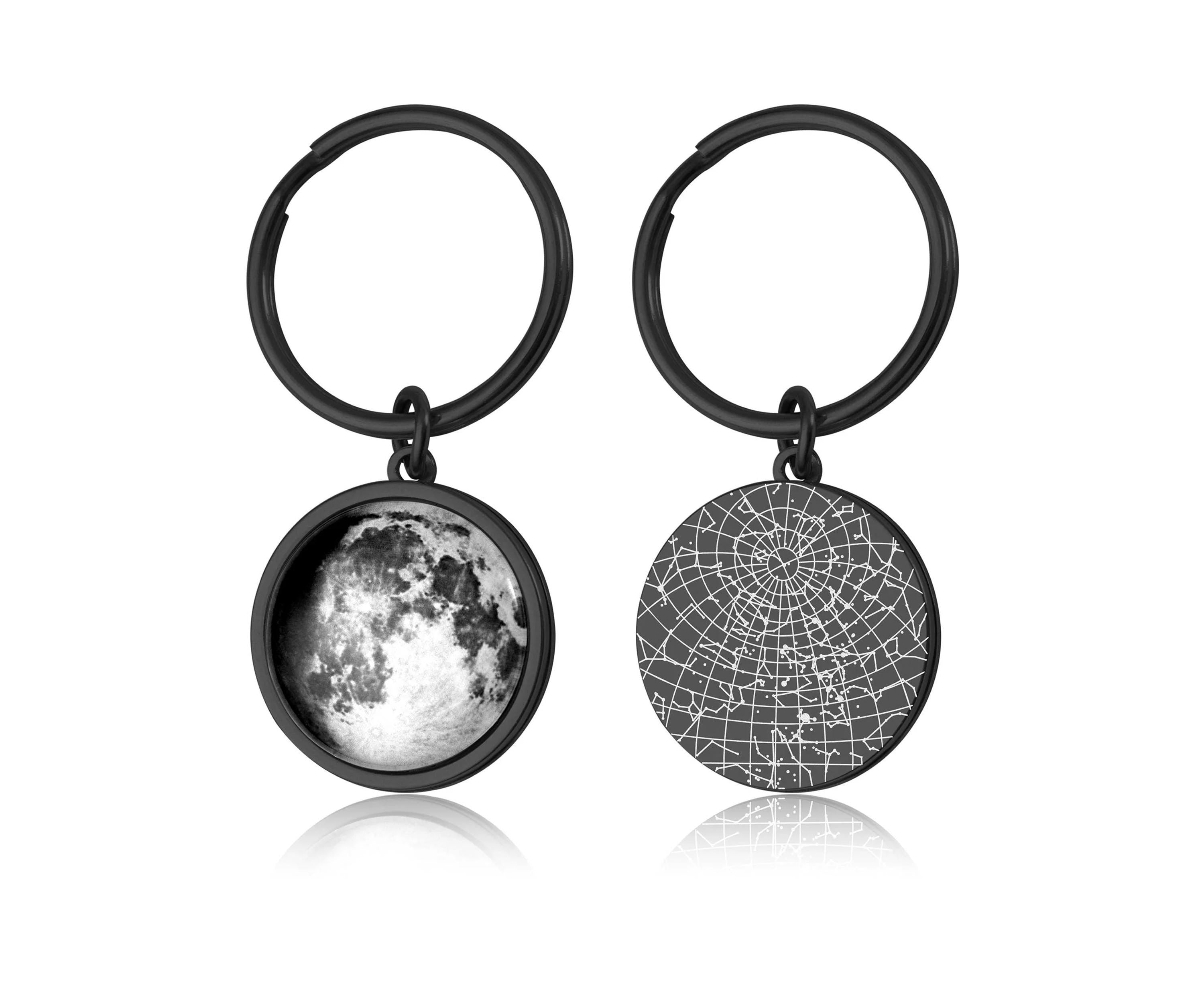 Žvaigždžių žemėlapis ir mėnulio fazė pagal datą ir vietą raktų pakabukas, dvipusis individualizuotas raktų pakabukas, personalizuota jubiliejaus ar gimtadienio dovana jam, S-007